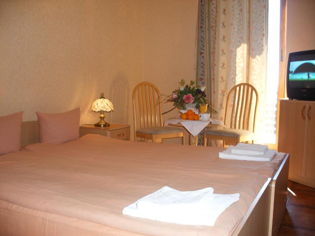 Tvirtove Prie Didziulio Dedeliskes Quarto foto
